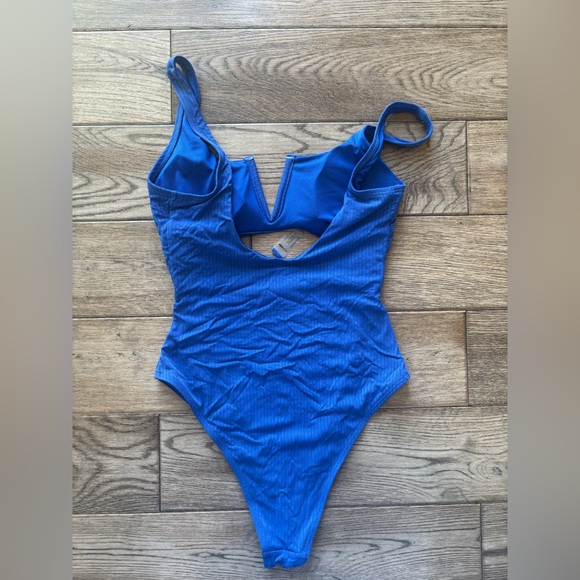 Fashion Nova By The Shore V-Wire Cutout Ribbed One-Piece Swimsuit – Royal Blue S - Picture 5 of 7